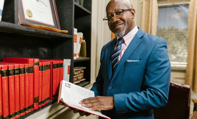 Assessoria Jurídica Online para Direitos Trabalhistas e Previdenciários: Melhore Sua Carreira Profissional com Nossa Consultoria Jurídica