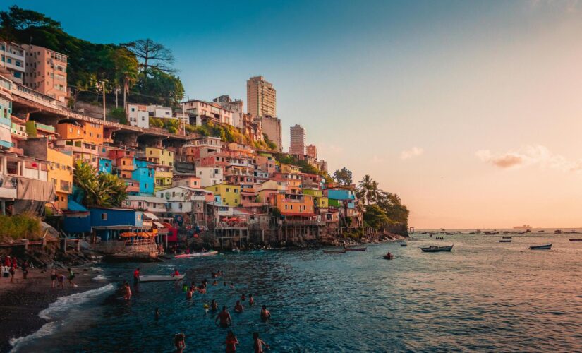 Turismo Sustentável em Caraíva: Oportunidades de Trabalho e Intercâmbio na Bahia