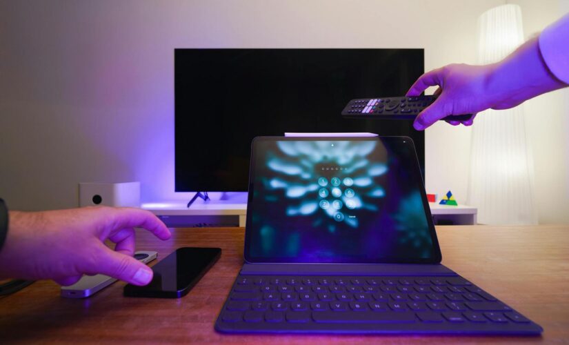 A melhor TV para estudar e trabalhar em casa: como escolher a ideal para suas necessidades