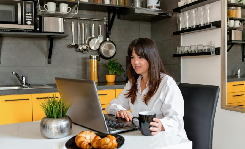 Gadgets Eficientes para Trabalho: Impulsione Sua Produtividade Profissional com as Melhores Ferramentas Tecnológicas