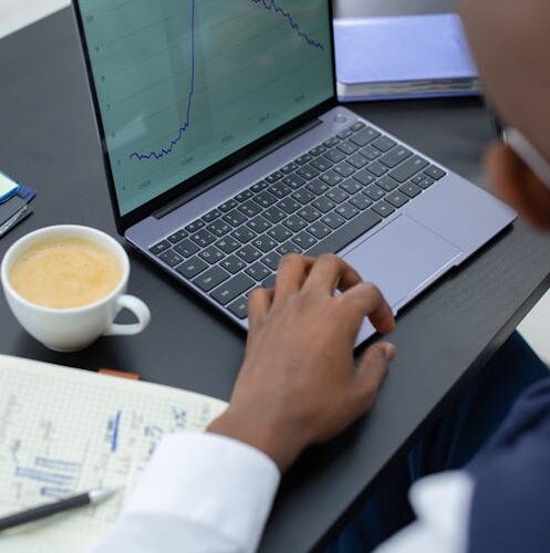 Como o Desenvolvimento Pessoal Impulsiona Seus Negócios e Finanças Pessoais