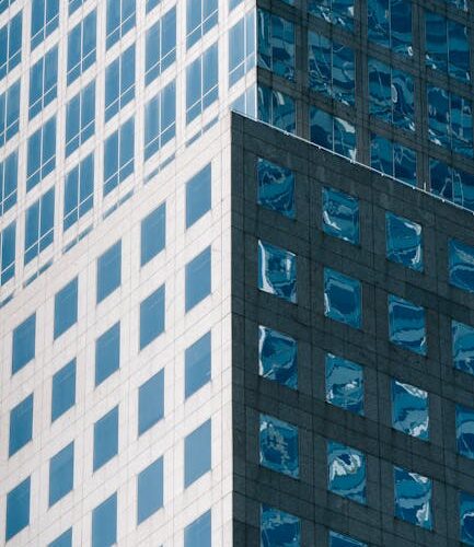 Fachadas de Vidro e Esquadrias: Transformando Negócios, Educação e Desenvolvimento Pessoal com Parcerias de Engenharia