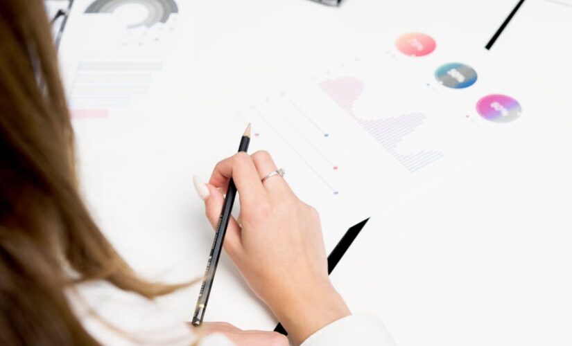 Estratégias de Embalagem para Negócios: Educação, Crescimento Pessoal e Aplicações em Indústria e Casa