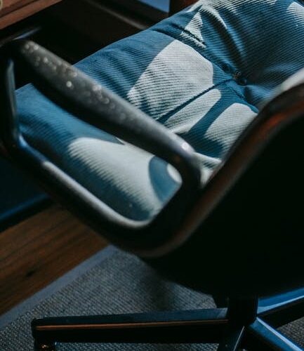 Como Conectar Negócios e Conforto: A Importância de Escolher Cadeiras Confortáveis para o Seu Espaço de Trabalho