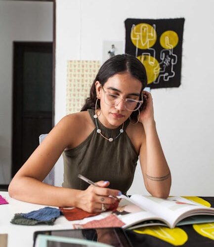 Transforme Seu Espaço: Como Empreender em Casa com Decoração e Desenvolvimento Pessoal